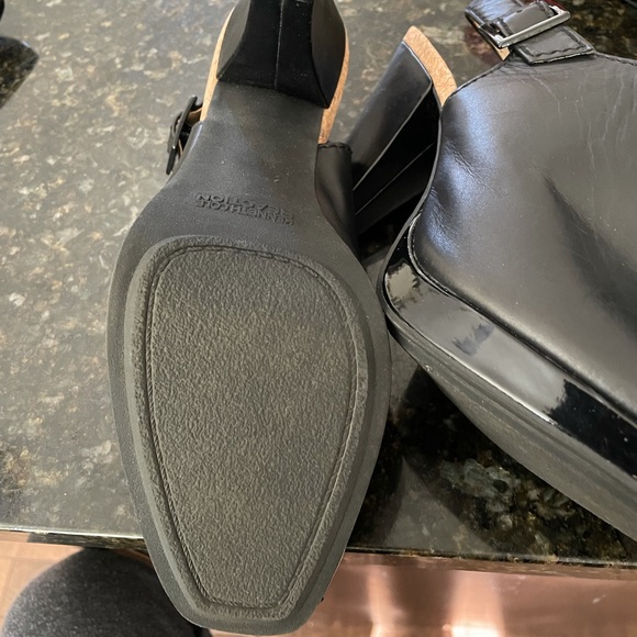 Kenneth Cole Reaction Chip Shape Heels - Picture 3 of 4